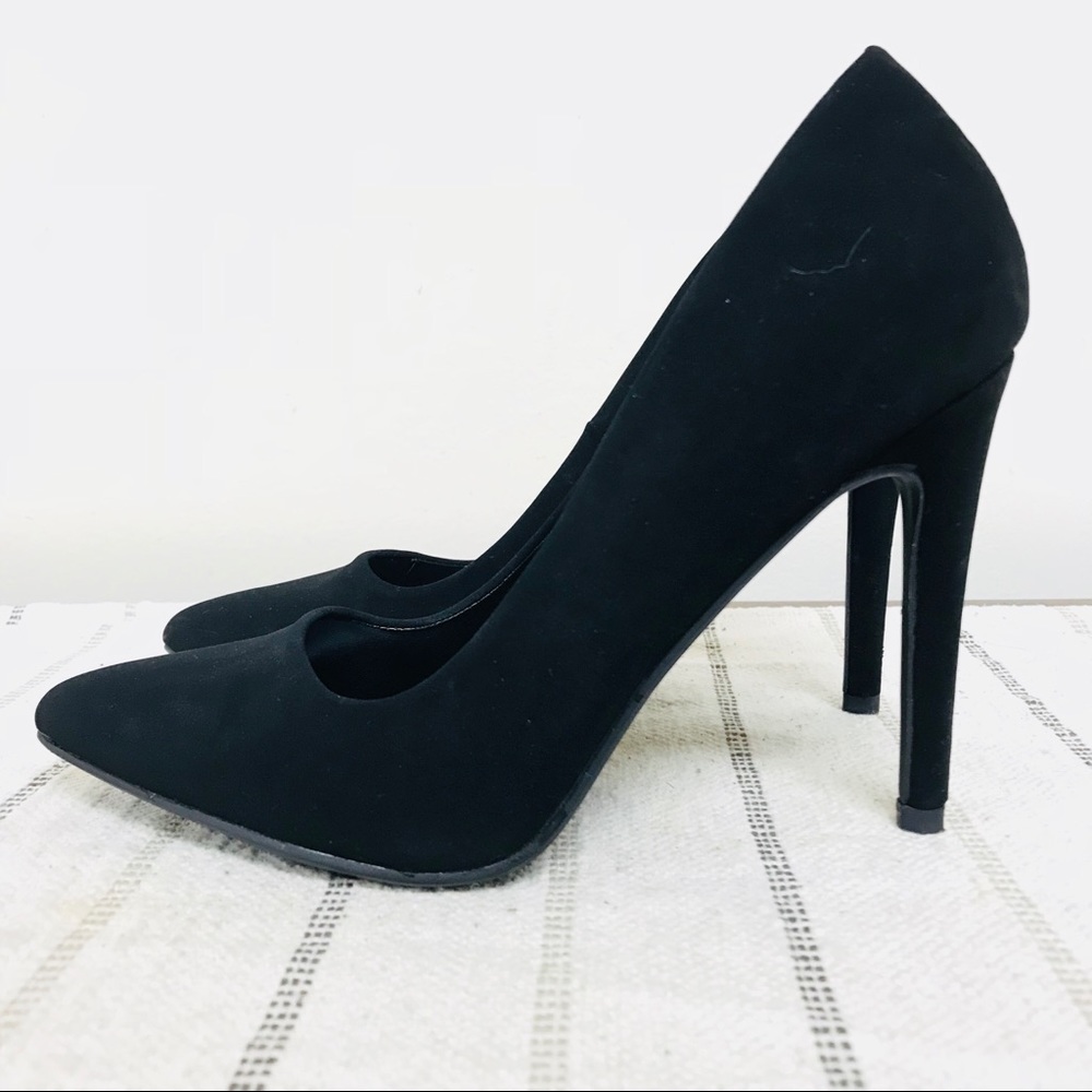 Pointed toe heels